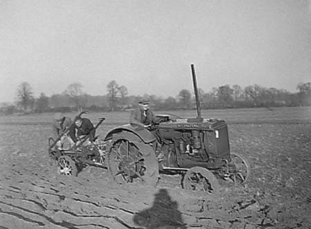 1939 Ploughing 01