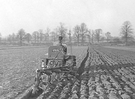 1939 Ploughing 03
