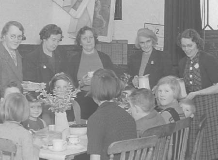 1943 WVS Party 04