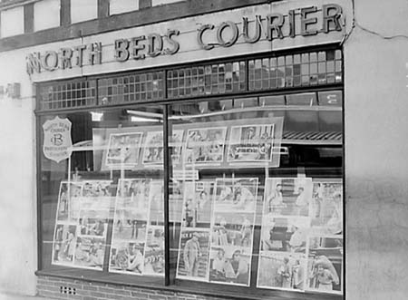 1950 Courier Office 01