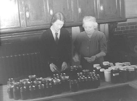 1940 WI Jam Making  09