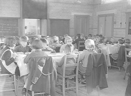 1942 School Dinners 02