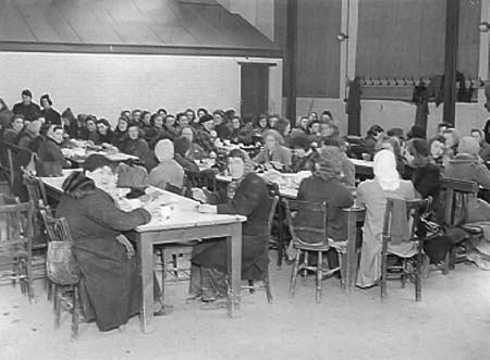 1942 Women Workers 08