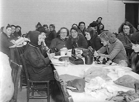 1942 Women Workers 09