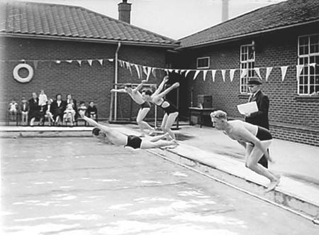 1944 Swimming Gala 03