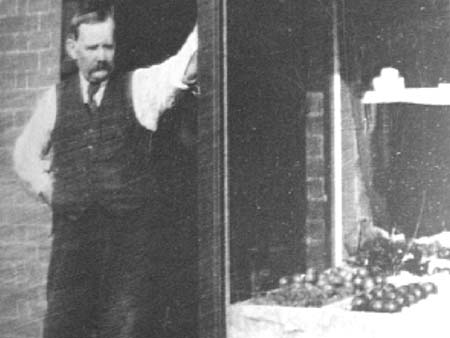 Greengrocer  c1910.1470