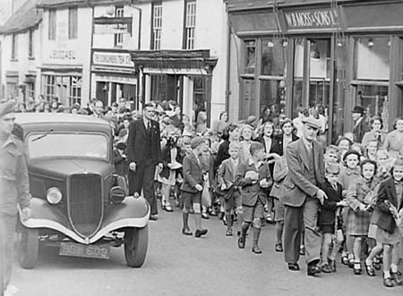 Parade 1946 10