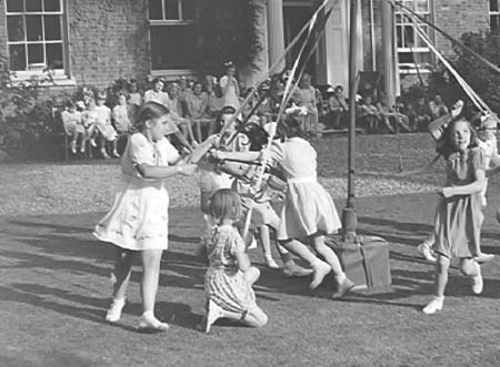 1940 Dance Display 09
