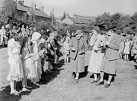 1945 Fancy Dress 03