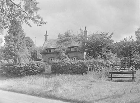 1946 Old Cottage 01