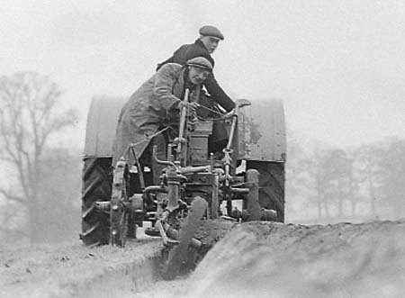 1942 Ploughing Display 03