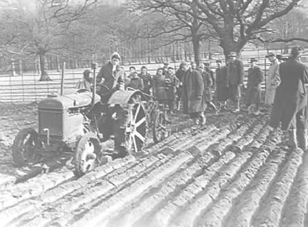 1943 Ploughing Display 03