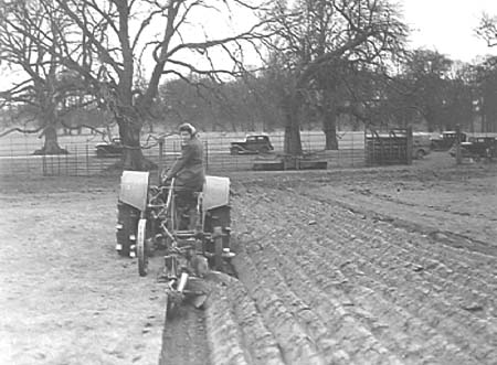 1943 Ploughing Display 09