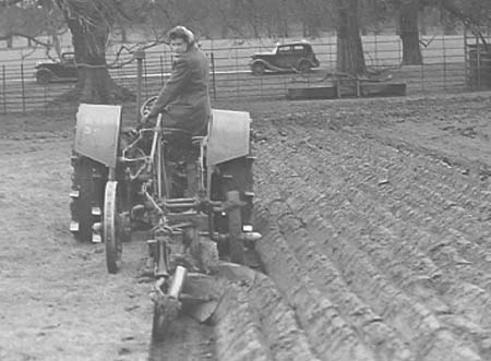 1943 Ploughing Display 10
