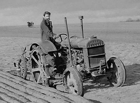 1943 Ploughing Display 12