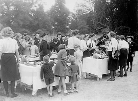 1944 Garden Fete 03