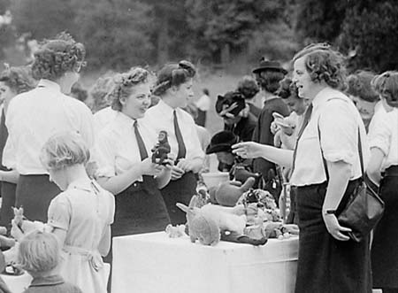 1944 Garden Fete 05