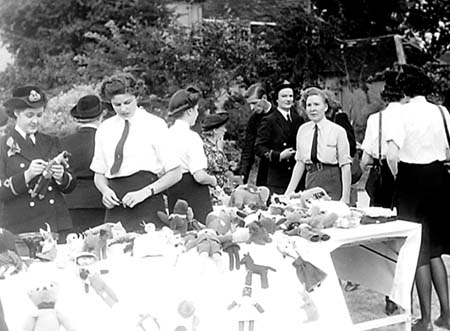 1944 Garden Fete 07
