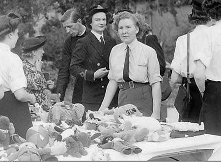 1944 Garden Fete 08