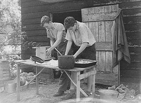 1943 Forestry 16